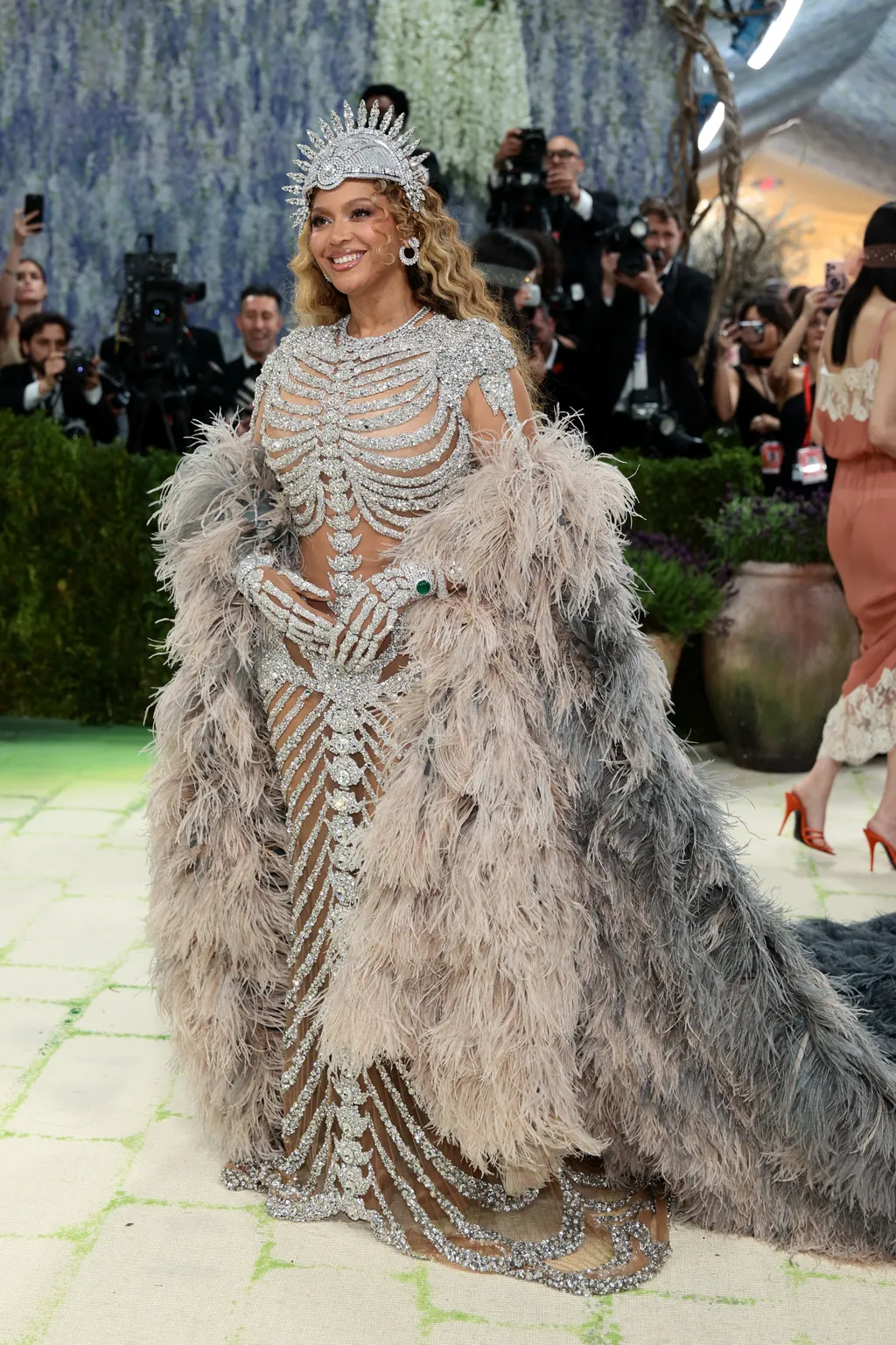 Beyoncé tỏa sáng lấp lánh trong trang phục đính đá tinh xảo