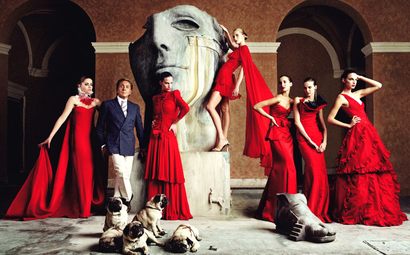 Valentino Garavani tại xưởng thiết kế