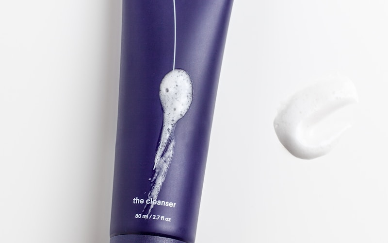 Bôi kem dưỡng ẩm và sunscreen