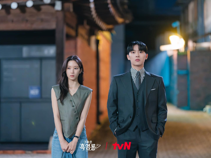 Set đồ công sở tối giản nhưng có điểm nhấn tinh tế