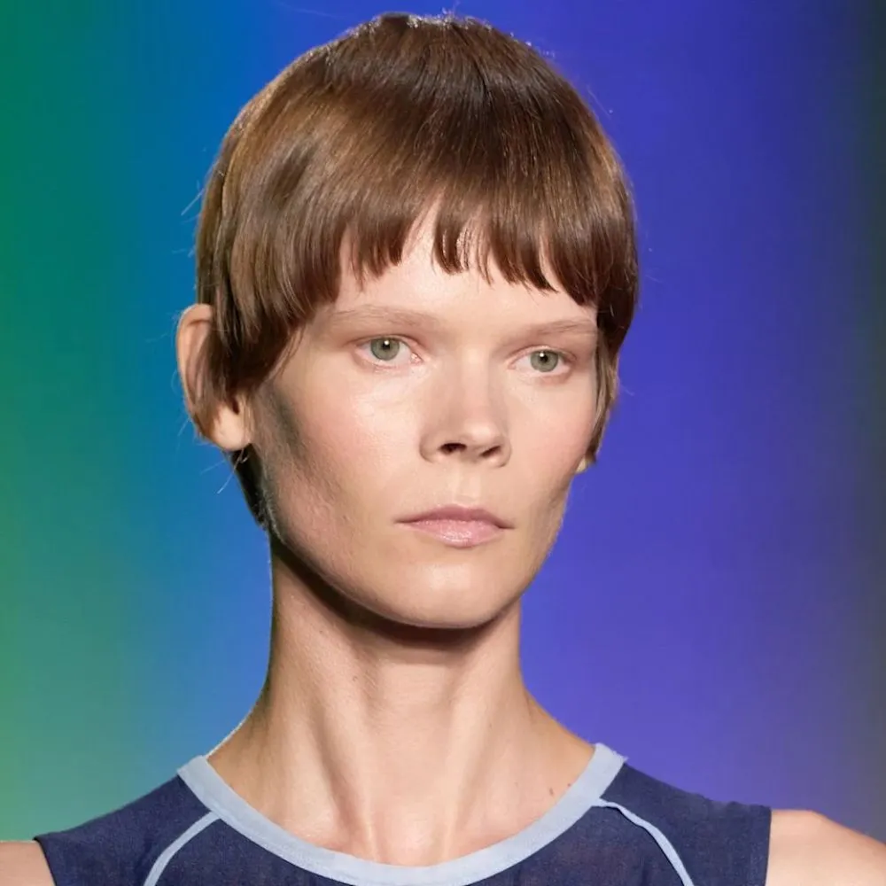 Người mẫu với mái tóc short crops cá tính, đại diện cho xu hướng tóc ngắn Xuân – Hè tại New York Fashion Week.