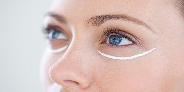 Kem dưỡng mắt giúp giữ ẩm, giảm quầng thâm và cải thiện nếp nhăn vùng da dưới mắt