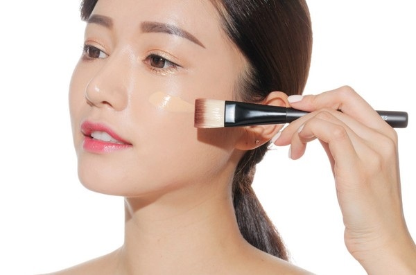 Sử dụng kem lót khi trang điểm