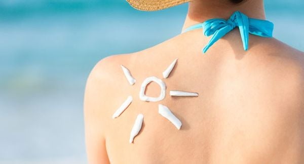 Kem chống nắng là bước quan trọng nhất để bảo vệ da trong mùa hè