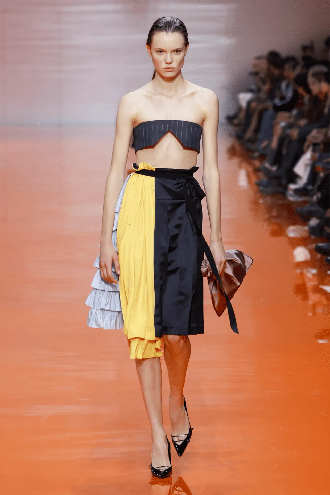 Lớp layering mềm trên sàn diễn Prada SS26