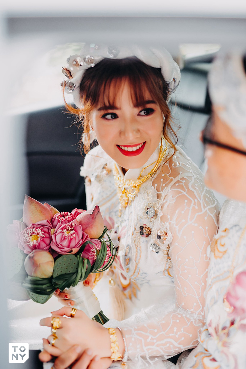 Không gian tiệc cưới ngoài trời ngập tràn ánh sáng và hòa mình vào thiên nhiên