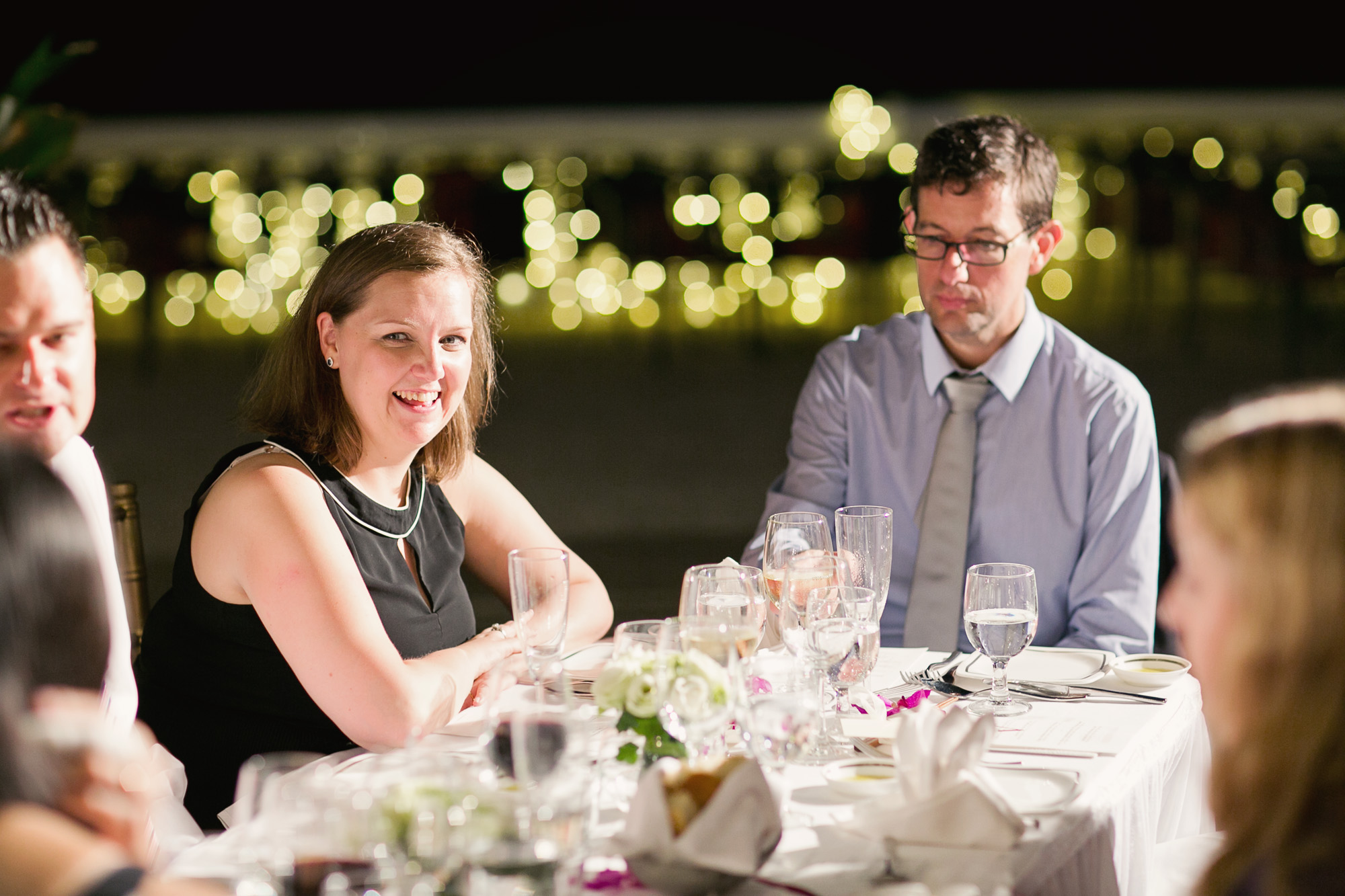 Đội ngũ tổ chức cưới phối hợp với khách sạn trong ngày tiệc