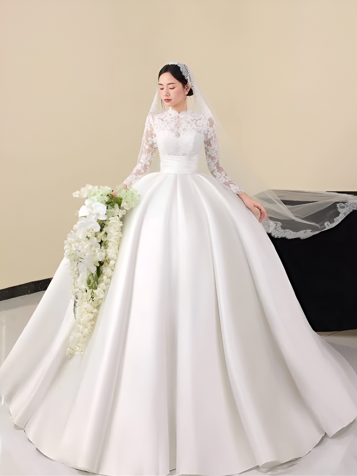Váy cưới tay dài đẹp, cổ điển và sang trọng