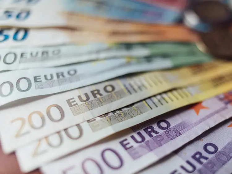 Đơn vị tiền tệ chính của Ý là Euro