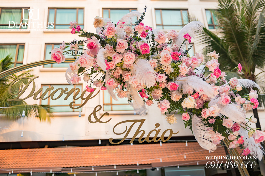 Trang trí tiệc cưới tiết kiệm
