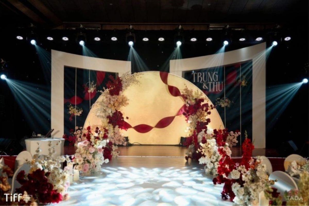 Backdrop trau chuốt, hiện đại, tạo điểm nhấn thu hút
