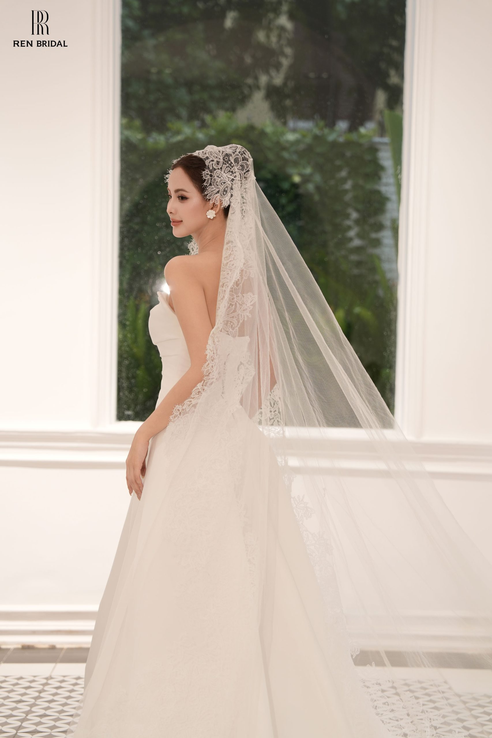 Váy cưới satin trắng