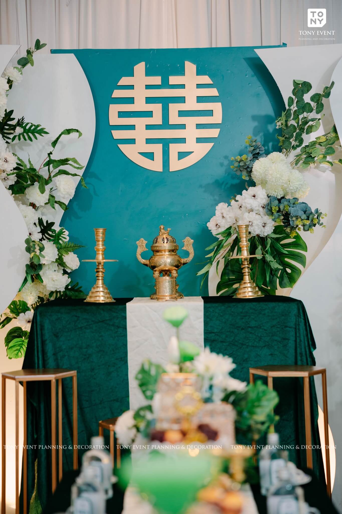 Trang trí gia tiên theo màu phong thủy mệnh Thủy