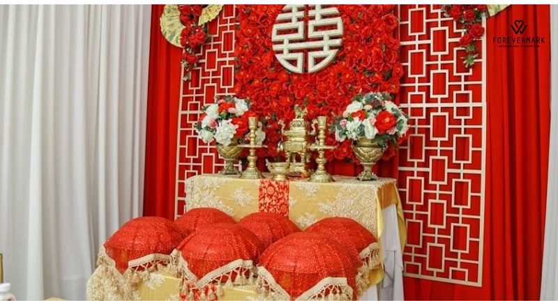 Trang trí bàn thờ gia tiên miền Bắc