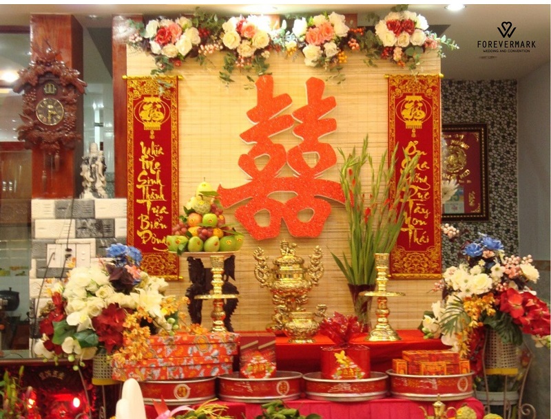Trang trí bàn thờ gia tiên miền Trung