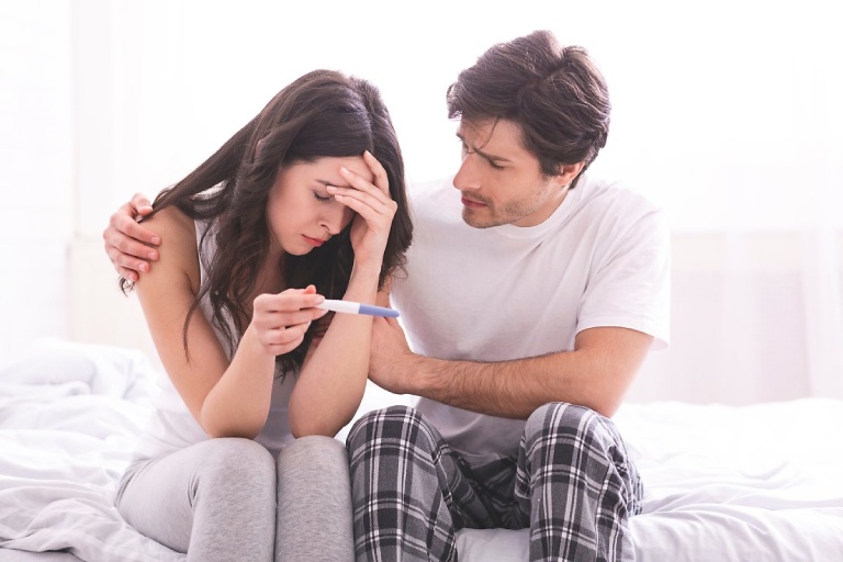 Lo lắng do mang thai trước hôn nhân và áp lực tinh thần