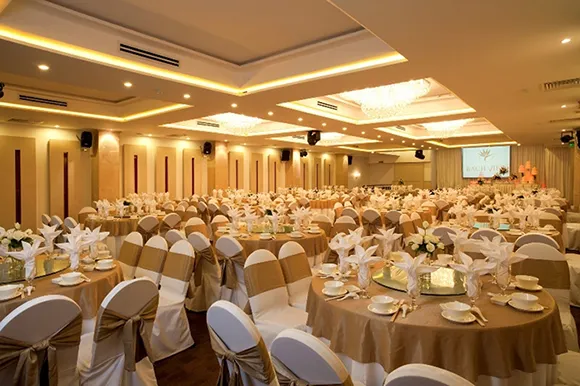 Thực đơn tiệc cưới được thiết kế sang trọng và tinh tế theo mùa