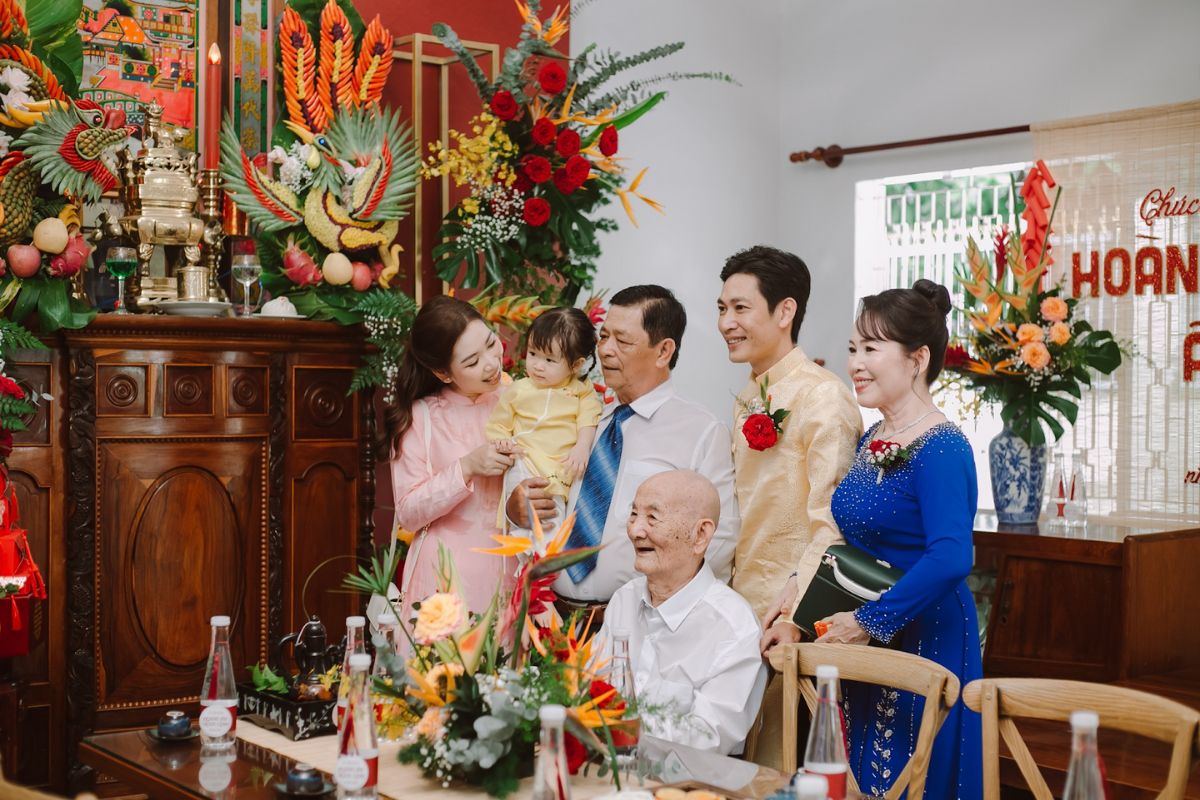 Lời thăm hỏi chân thành giúp tình cảm thông gia bền chặt