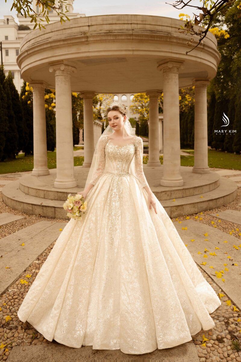 Váy cưới cổ điển thanh lịch