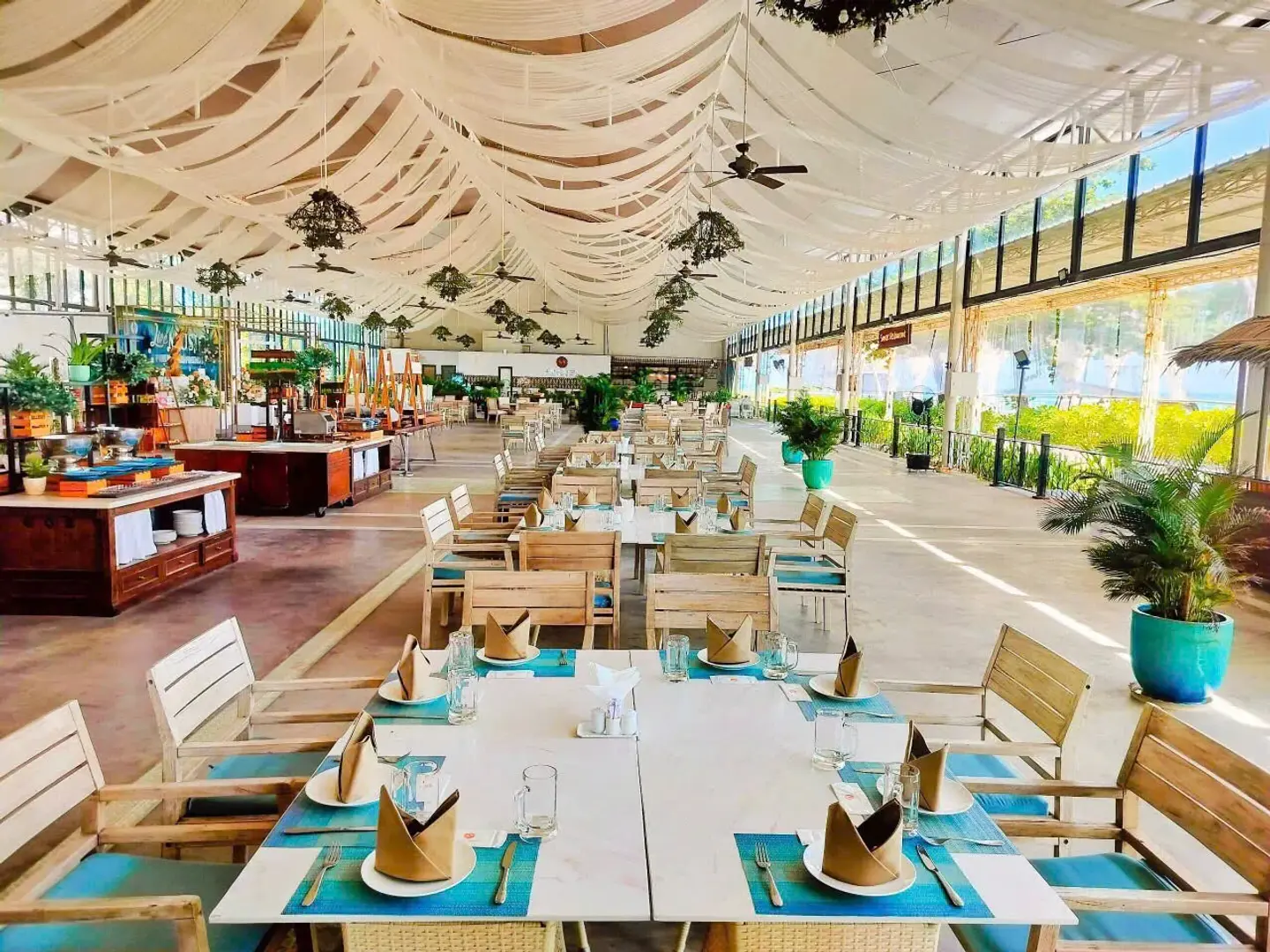 Sunset Lounge Restaurant at Sunset Sanato Phu Quoc