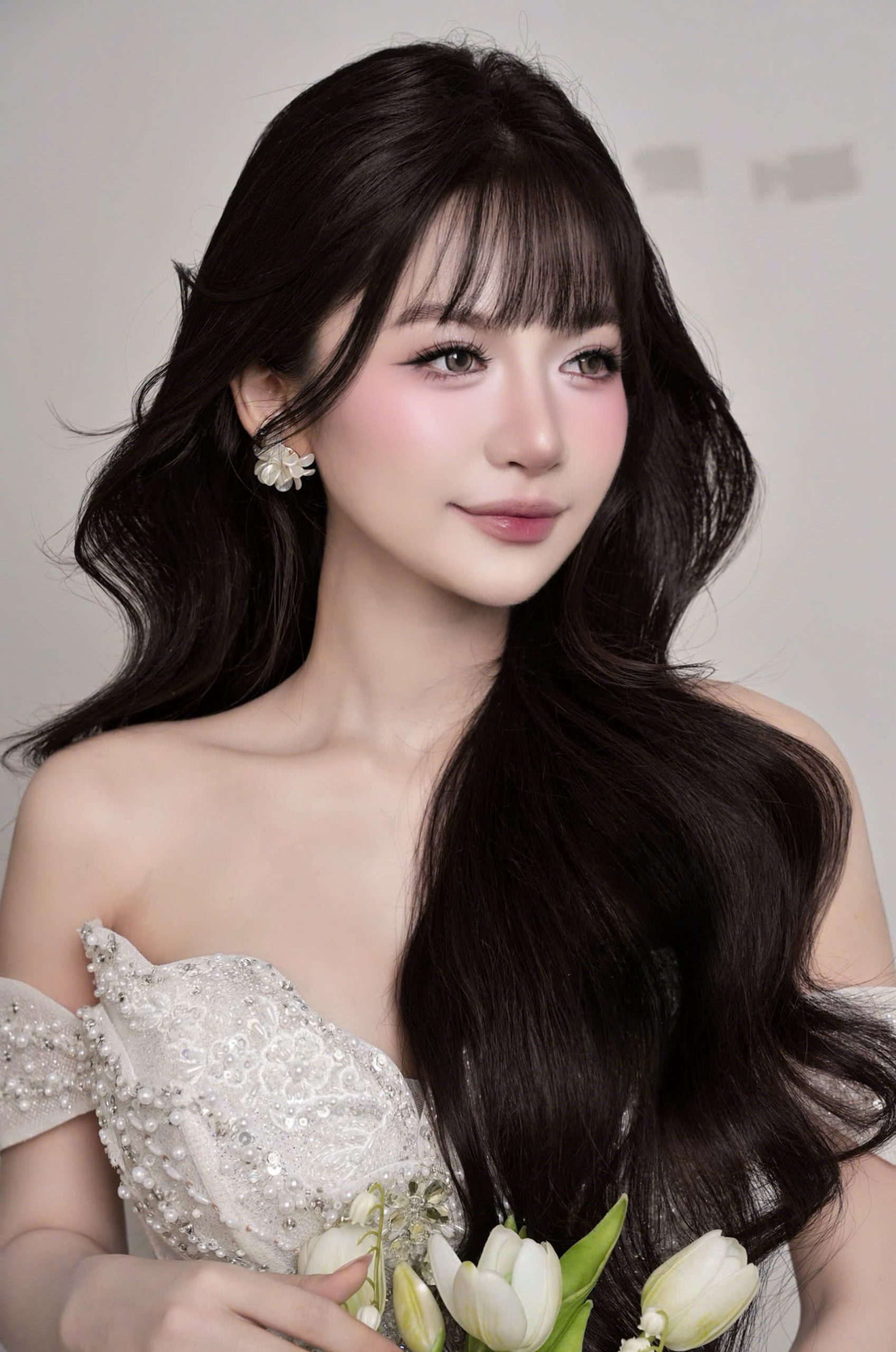 Cô dâu trang điểm ngày cưới