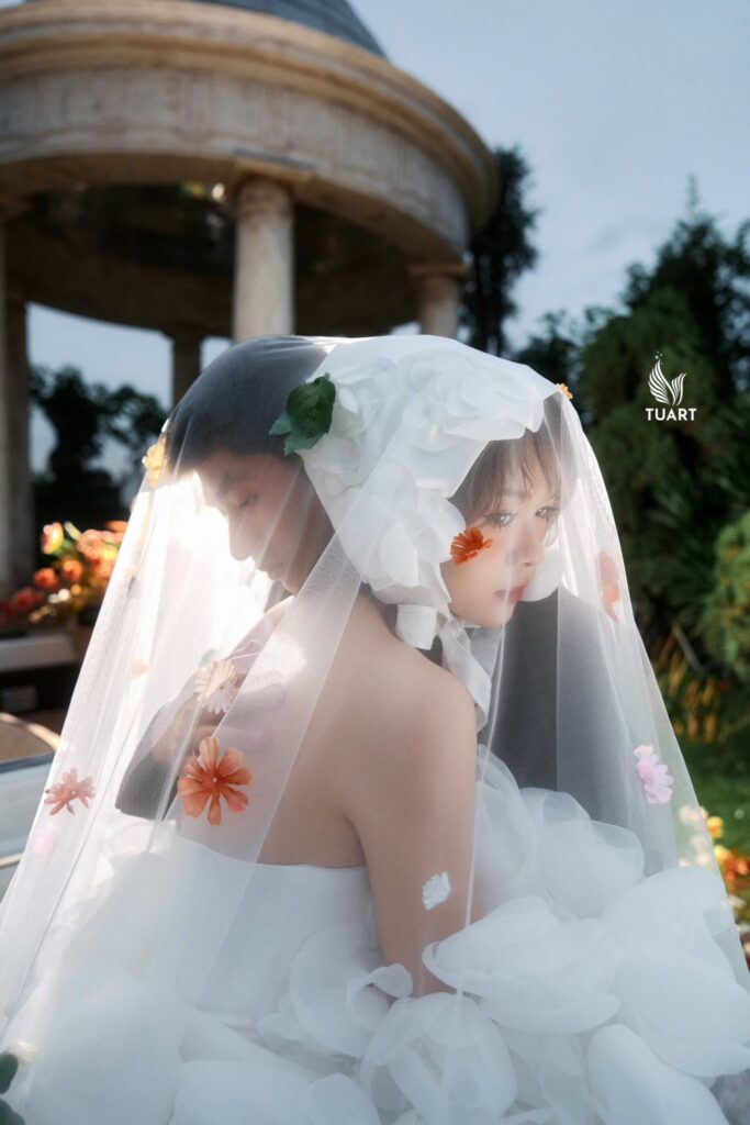Phim trường chụp ảnh cưới với bối cảnh được dàn dựng sẵn