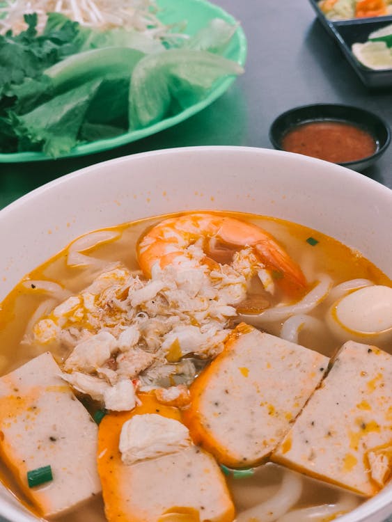 Bún hải sản – Món nước đặc sắc trong thực đơn tiệc cưới Capella Gallery Hall 2026