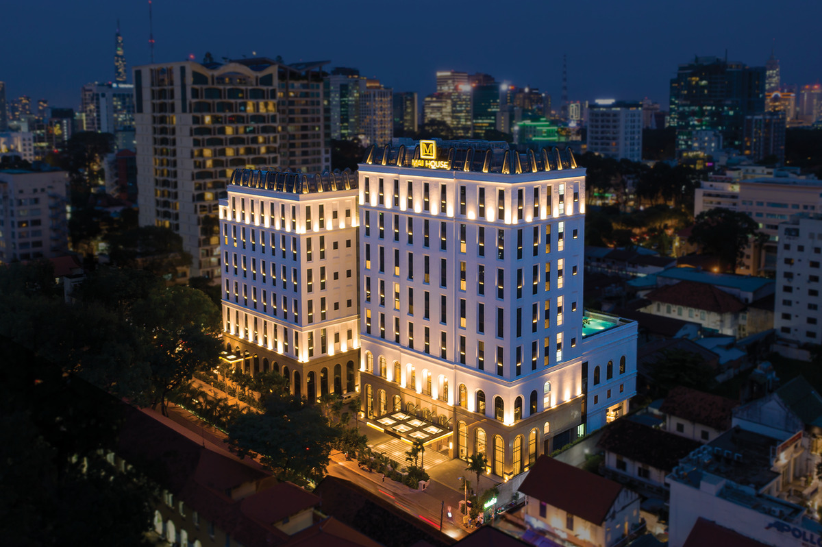 Không gian giếng trời kiến trúc Đông Dương sang trọng tại Mai House Saigon