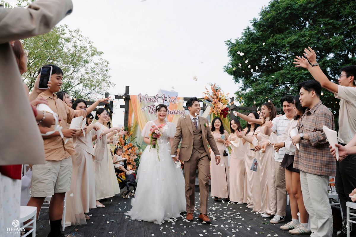 Phân loại theo nhóm như gia đình, bạn bè, đồng nghiệp hay ekip giúp lời cảm ơn trở nên đúng mực và tự nhiên hơn.