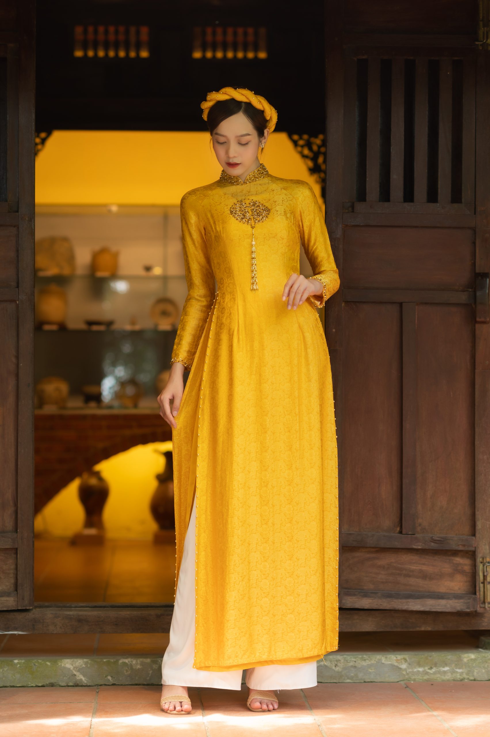 Cô dâu duyên dáng trong trang phục áo dài