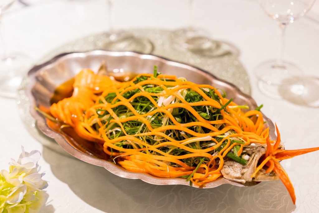 Thực đơn nhà hàng tiệc cưới đẹp 2
