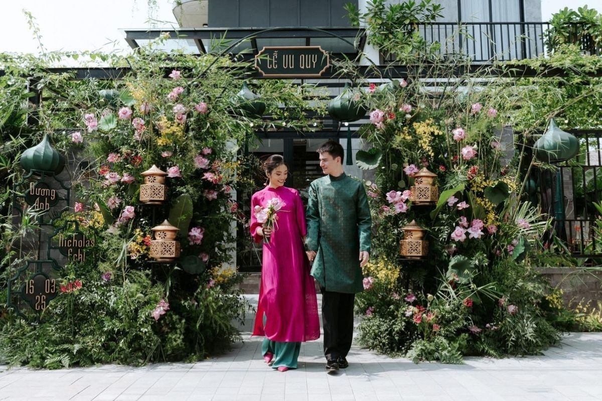 Cổng hoa greenery xanh mướt là lựa chọn mát mắt và rất tinh tế