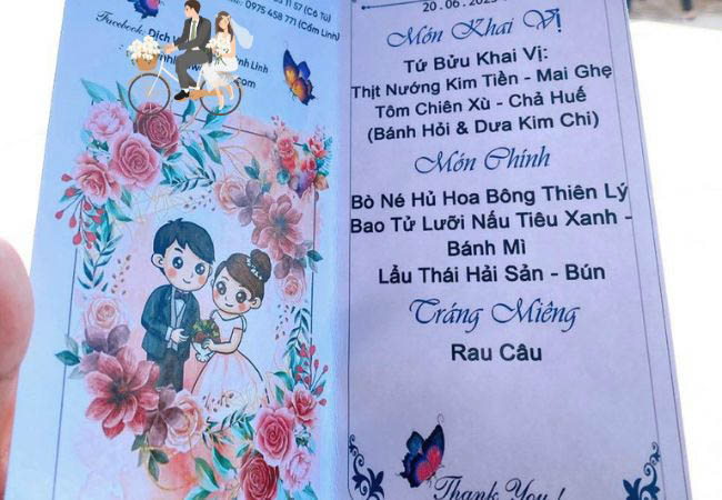 Mẫu thực đơn tiệc cưới để bàn