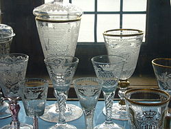 Ly chân cao stemware thường dùng trong bàn tiệc