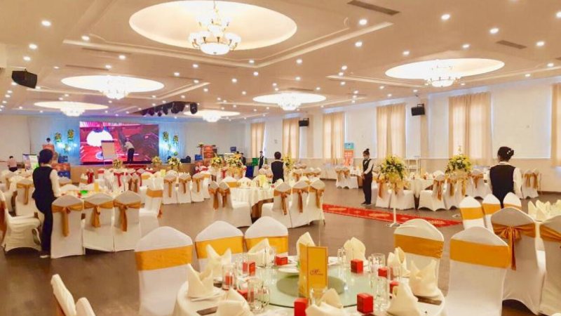 Vẻ đẹp lộng lẫy của sảnh tiệc Queen Plaza