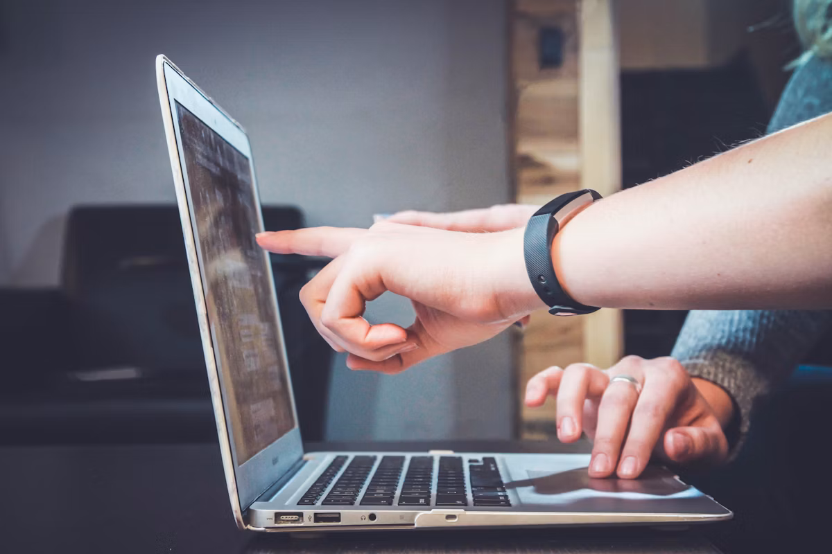 Minh họa quản lý Gmail khi lên kế hoạch cưới