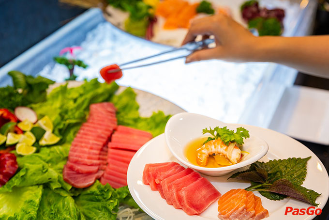 Không gian rộng lớn tại nhà hàng khu vực Nam Từ Liêm rất phù hợp cho tiệc báo hỷ quy mô lớn