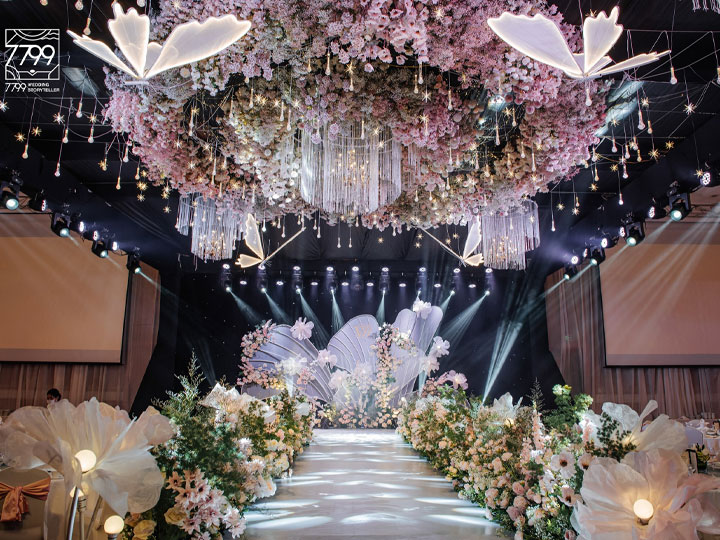 Sân khấu đám cưới do 7799 Wedding Storyteller trang trí