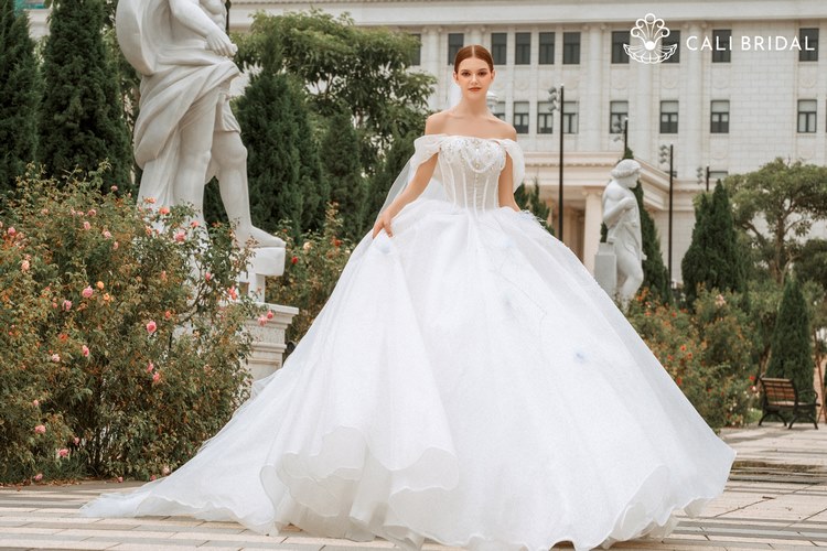 Chọn váy cưới theo dáng người giúp cân bằng tỷ lệ cơ thể