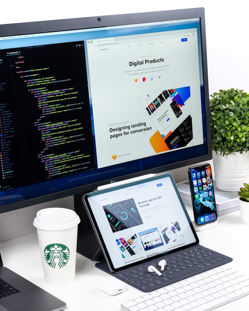 Thiết kế website trên máy tính