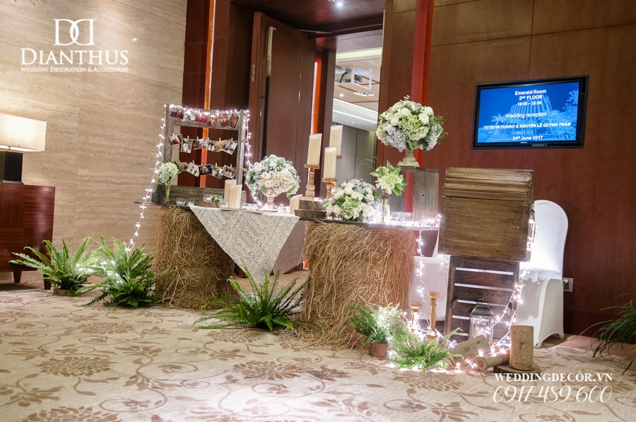 Bàn gallery trang trí sảnh tiệc