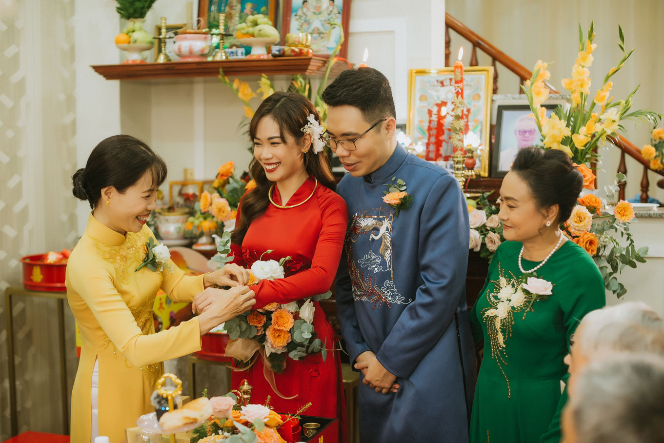 Trao nhẫn và trao quà trong lễ rước dâu