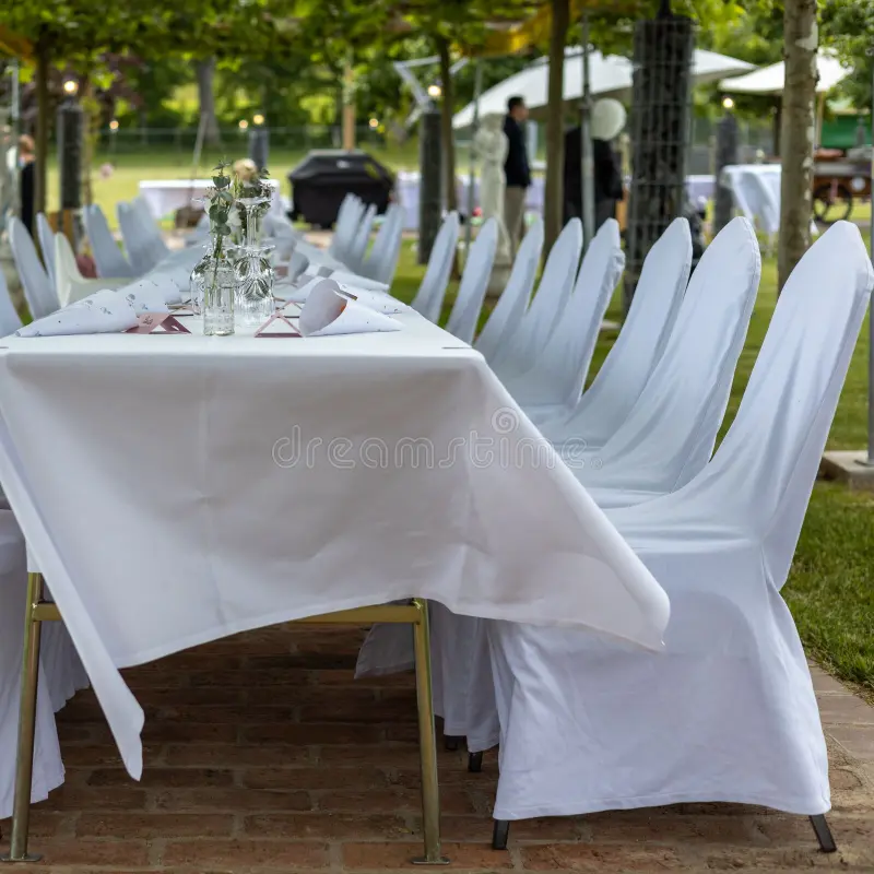 Chuẩn bị vệ sinh sạch sẽ trang nhã cho không gian cưới