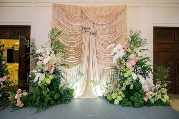 Kỹ thuật thi công backdrop chụp hình của wedding planner tại TP HCM