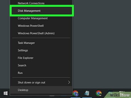 Disk Management giúp kiểm tra và phân vùng ổ lưu ảnh cưới