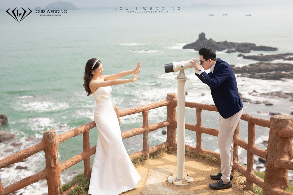 Khung cảnh biển và vách đá tại Eo Gió, Quy Nhơn phù hợp cho ảnh cưới