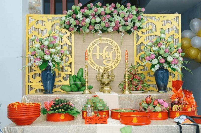 Trang trí gia tiên màu vàng sang trọng