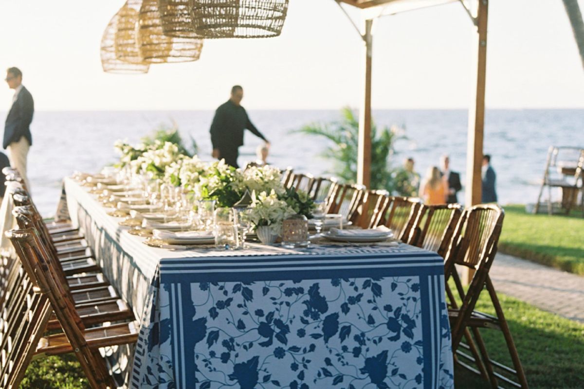 Bàn bánh cưới Rustic-Boho bày thêm gốm đá và voan