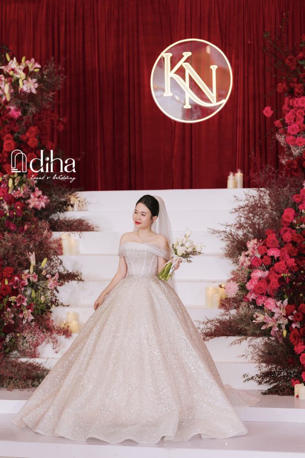 Wedding planner tại TP HCM sân khấu tiệc cưới với bố cục rõ ràng