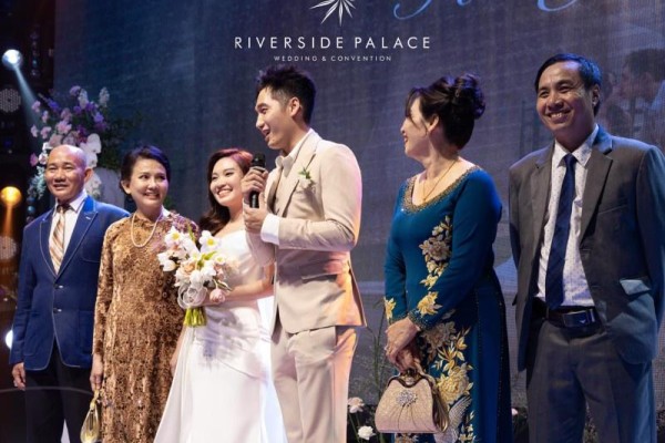 Không gian Riverside Palace thoáng đãng bên bờ sông